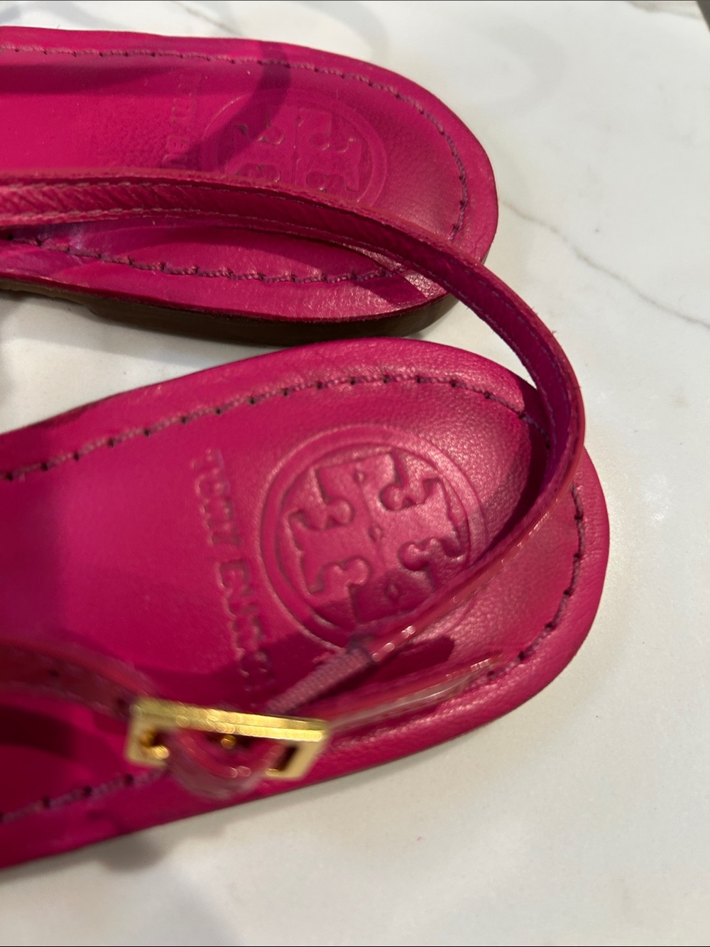 Tory Burch Hot Pink Patent Leather Logo Thong Sandals - Picture 2 of 5